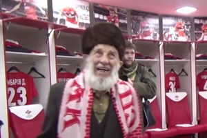 (VIDEO) DIRLJIV GEST: Pristalice Spartaka sakupile novac za opljačkanog navijača koji ima 102 godine