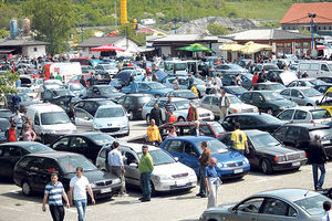 POLOVNJACI: Vlada će imenovati osobu da potpiše rešenja potrebna za uvoz automobila