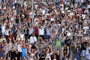Građani i u subotu protestuju nedaleko od zgrade Vlade u Skoplju