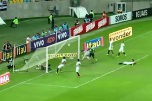 (VIDEO) PA, KAKO MAJSTORE? Slavni brazilski fudbaler promašio prazan gola sa pola metra