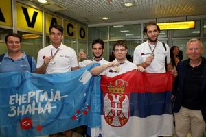 (FOTO) PUNE RUKE MEDALJA: Srpski četverac razbio na olimpijadi hemičara u Bakuu
