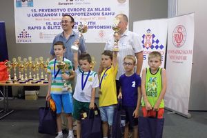PONOS NACIJE: Jovan ima 8 godina i zlatni pehar sa šahovskog prvenstva Evrope!