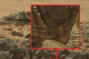 (FOTO) ŠTA JE OVO SNIMLJENO NA MARSU: Kjuriosti uslikao vanzemaljca skrivenog u stenama?!