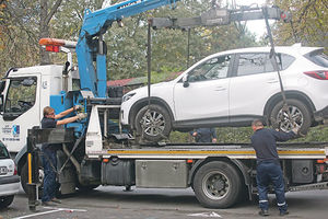 PARKING SERVIS PRETI: Izvršitelji plene kola zbog kazni