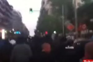 (VIDEO) SKANDAL U GRČKOJ: Navijači Dinama usred Atine uzvikivali Ubij Srbina!