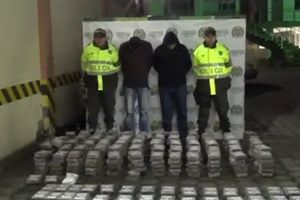(VIDEO) EFIKASNA AKCIJA POLICIJE U KOLUMBIJI: Krenuli na utakmicu sa pola tone kokaina