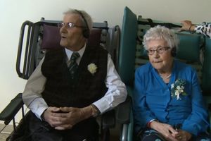(VIDEO) NIKADA NISU SPAVALI RAZVOJENO: Proslavili 80 godina braka u bolnici