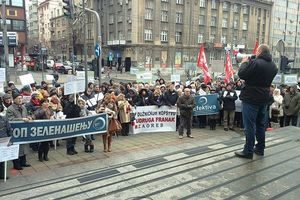 PROTEST UDRUŽENJA EFEKTIVA: 300 građana okupilo se ispred zgrade Narodne banke