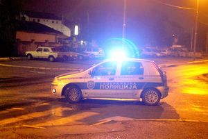 PUCNJAVA U BORČI: Filmska akcija 40 policajaca, dve eksplozije