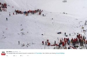 NAJMANJE TROJE MRTVIH U ODRONU LAVINE: Sneg se obrušio na grupu dece u Alpima