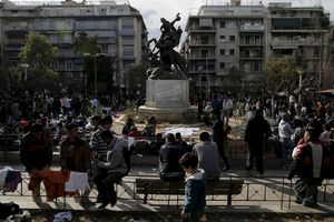 NEMA DOVOLJNO HRANE I ŠATORA: U Grčkoj zaglavljeno više od 30.000 migranata