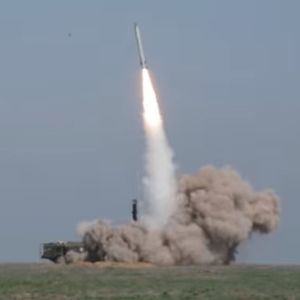RUSI PREŠLI NA NOVU TAKTIKU NAPADA NA UKRAJINU: Balističke rakete "Iskander"