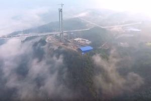 (VIDEO) ČUDO ARHITEKTURE: Pogledajte kako izgleda najveći i najduži viseći most u Kini