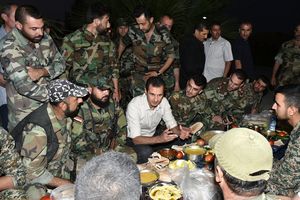 SPREMNI ZA KONAČNI OBRAČUN: Asad večerao sa vojnicima na prvoj liniji fronta