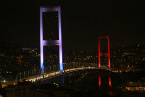 ISTANBUL: Vojska pucala na demonstrante na Bosforovom mostu, ima ranjenih