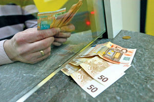 DOMAĆA VALUTA MIRUJE: Za evro danas 122,97 dinara