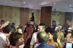 (VIDEO) MARINKO I ANA BEKUTA NAPRAVILI LUDNICU Ovako su Rokvići proslavili crkveno venčanje
