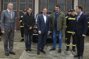FOTO UPRAVI ZA VANREDNE SITUACIJE: Grad Beograd policiji poklonio 8 vozila