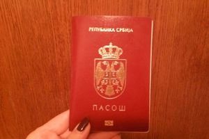 VOZAČI AUTOBUSA TVRDE: Srpske turiste vraćaju sa granice! U Crnu Goru od noćas samo sa pasošem!