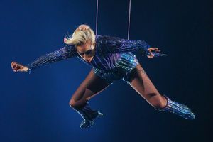 SVE NAS JE PREVARILA: Ledi Gaga nije letela tokom nastupa na Superboulu. Evo šta se stvarno desilo