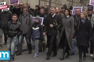 (KURIR TV) ODRŽANA ŠETNJA ZA ZORANA: Građani nosili ruže i citate pokojnog premijera