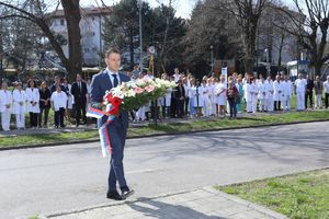 Mali položio venac na mesto stradanja vojnika i pacijenata KBC Dragiša Mišović