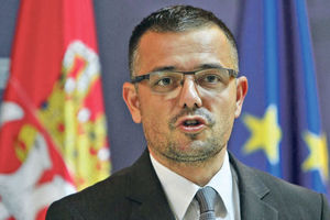 TRESE MREŽE: Ministar Nedimović igra kao centarfor