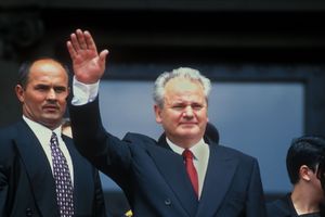 (VIDEO) DOBRO VEČE, BIVŠI PREDSEDNIK JE IZRUČEN HAGU: Pre 16 godina Milošević predat Tribunalu