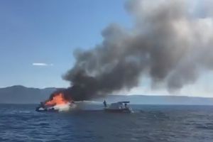 AUSTRIJANAC OSTAO BEZ JAHTE U HRVATSKOJ: Brod potpuno izgoreo kod Murtera!