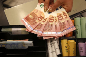 DINAR OSLABIO: Evro danas po srednjem kursu 118,76