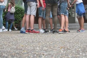 ŠKOLSKA GODINA NA KOSMETU POČELA HIMNOM SRBIJE: Bože pravde za srpske đake u 100 škola