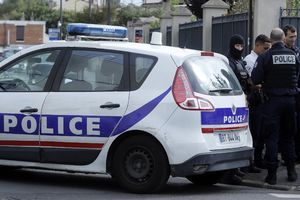 UŽAS U FRANCUSKOJ: Jevrejka izbodena u svom stanu, na vratima policija ugledala jeziv simbol