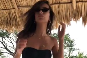 (VIDEO) CEO SVET PRIČA O NJENOJ ZADNJICI: Emili Ratajkovski zavodila vatrenim plesom i pokazala čime raspolaže!