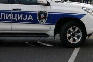 DRAMA U SAMOPOSLUZI U ZEMUNU: Korpom gađala policajca u glavu u radnji u Vrtlarskoj