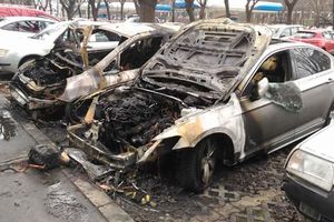 NOVI BEOGRAD: Izgorela dva automobila u Bulevaru Arsenija Čarnojevića
