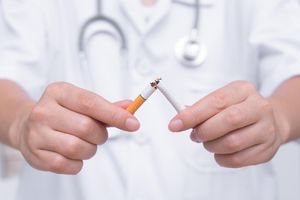 REVOLUCIONARNI ZAKON ZA PUŠAČE: Zabranjeno pušenje mlađima od 100 godina!