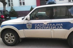 (FOTO) SUDARILI SE MOPED I AUTOMOBIL U BUJANOVCU: Vozač motora teško povređen!