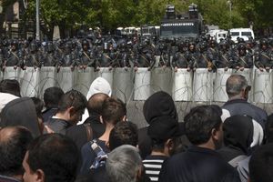 (FOTO) NAPETO U JERMENIJI: 10.000 protestovalo protiv bivšeg predsednika koji je imenovan za premijera