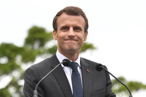 DEČAK ISPROVOCIRAO MAKRONA: Obratio mu se prijateljski, a francuski predsednik mu održao LEKCIJU (VIDEO)
