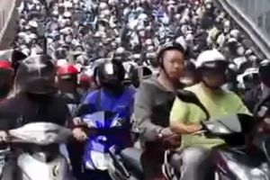 HILJADE MOPEDA ZAKRČILO ULICU! Nije protest motorista, ovo je običan saobraćajni špic u Tajvanu! (VIDEO)