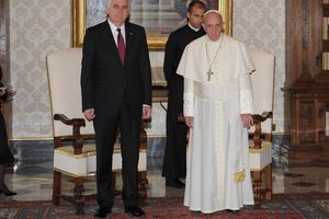 OTKRIVENA TAJNA! NIKOLIĆ JE ZVAO PAPU U SRBIJU: Poglavar Vatikana hteo da dođe, ponuđen čak i datum, ali onda je NEKO REKAO NE!