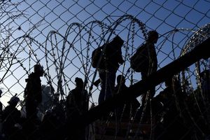 PREMLAĆIVANJE, PLJAČKE, SEKSUALNO ZLOSTAVLJANJE! GARDIJAN TVRDI: Novo nasilje hrvatske policije nad migrantima
