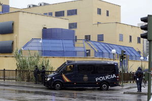 HAOS U MADRIDU: Migranti pokušali da pobegnu iz pritvornog centra, povređeno 10 policajaca