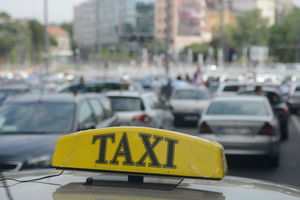 "HAJDE DA JE VRATIMO, OPET SE ZAPILA" Srpski taksisti sa debelim stažom sve OBELODANILI - poziv u 3 ujutru izazvao HAOS na mrežama
