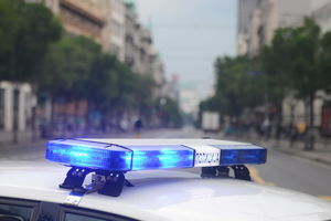 NOKAUTIRAO PROLAZNIKA: Belopalančanin uhapšen u Nišu, slomio čoveku vilicu nasred ulice