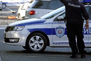 SUDAR ŠLEPERA I AUTOMOBILA NA DOBANOVAČKOJ PETLJI: Poginuo Makedonac, 4 povređena