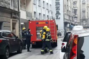 POŽAR U CENTRU BEOGRADA: Goreo stan u Majke Jevrosime, vatrogasci došli u pravi čas (KURIR TV)