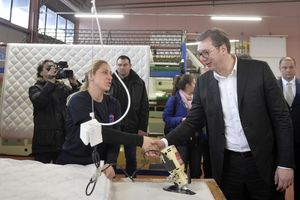 VUČIĆ U KRALJEVU: Država može da pomogne srpskim privrednicima do 50 odsto investicije, porodične kompanije su naša budućnost!