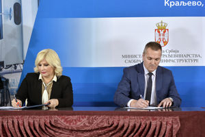VELIKA ŠANSA ZA KRALJEVO: Potpisan ugovor o korišćenju aerodroma Morava za civilni saobraćaj