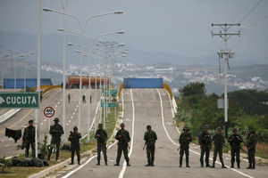 IZDALI MADURA: Oko 1.000 venecuelanskih vojnika i policajaca prebeglo u Kolumbiju